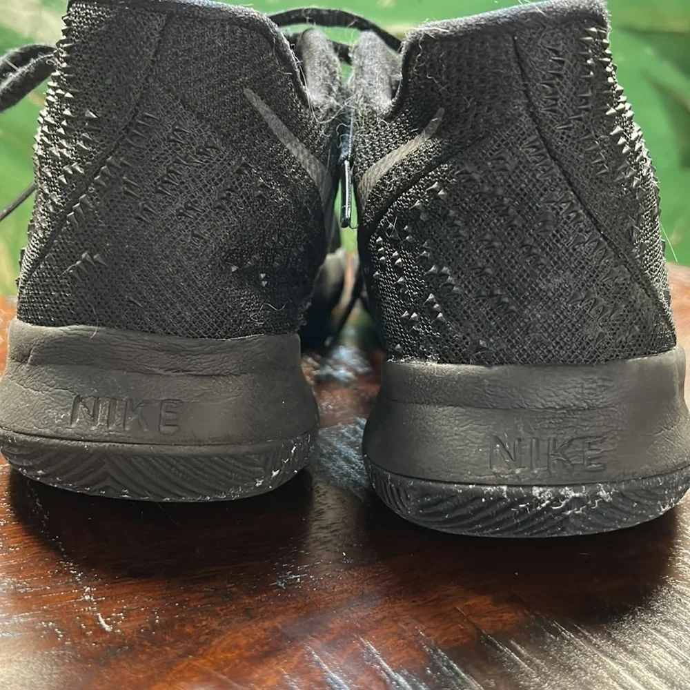 Nike Kyrie 3 Triple Black Youth Basketball Shoes Size 4.5Y (859466-005)